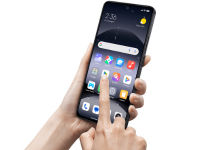 Wet or oily fingers pose no issue