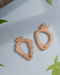 Ariro Wooden Teethers - Grape and Carrot